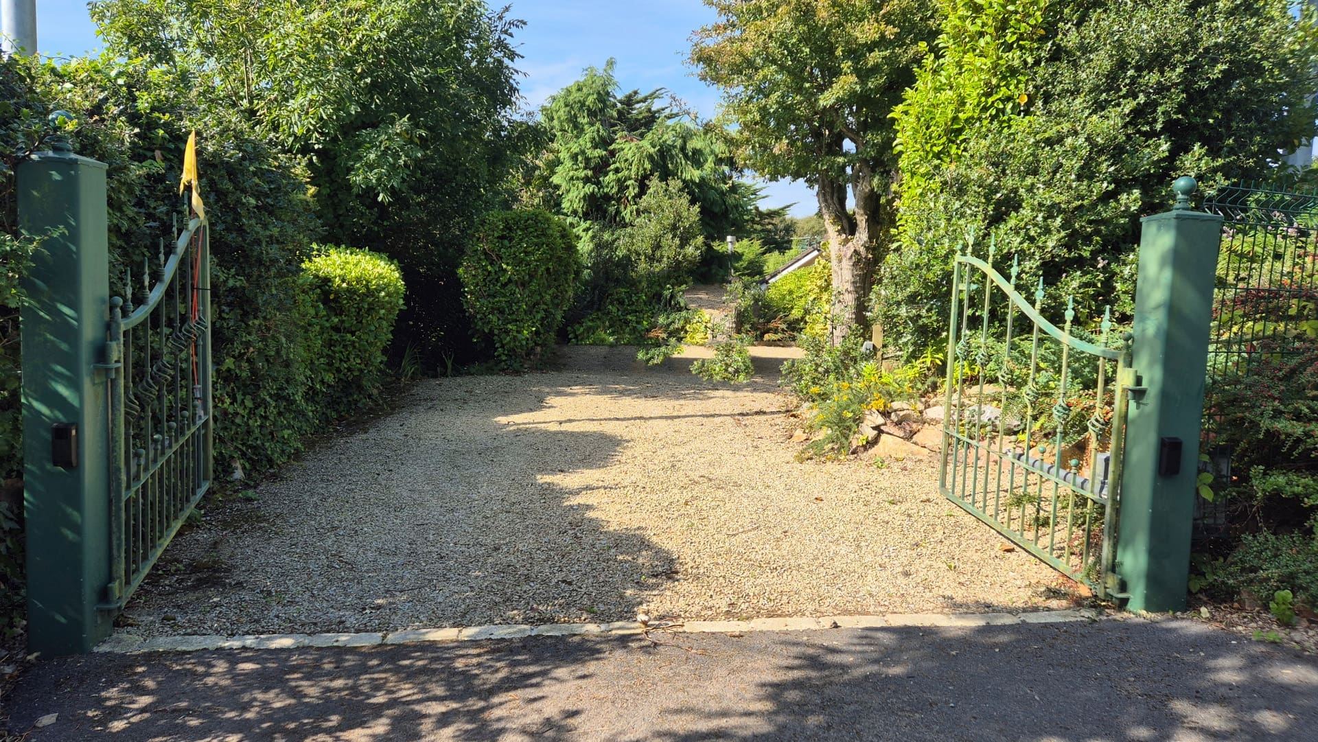 driveway Heather Hill, Windgate Road, Howth, Co. Dublin