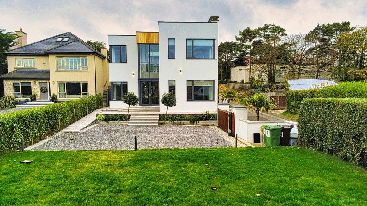 Front (1) Grey’s Lane, Howth, Dublin 13