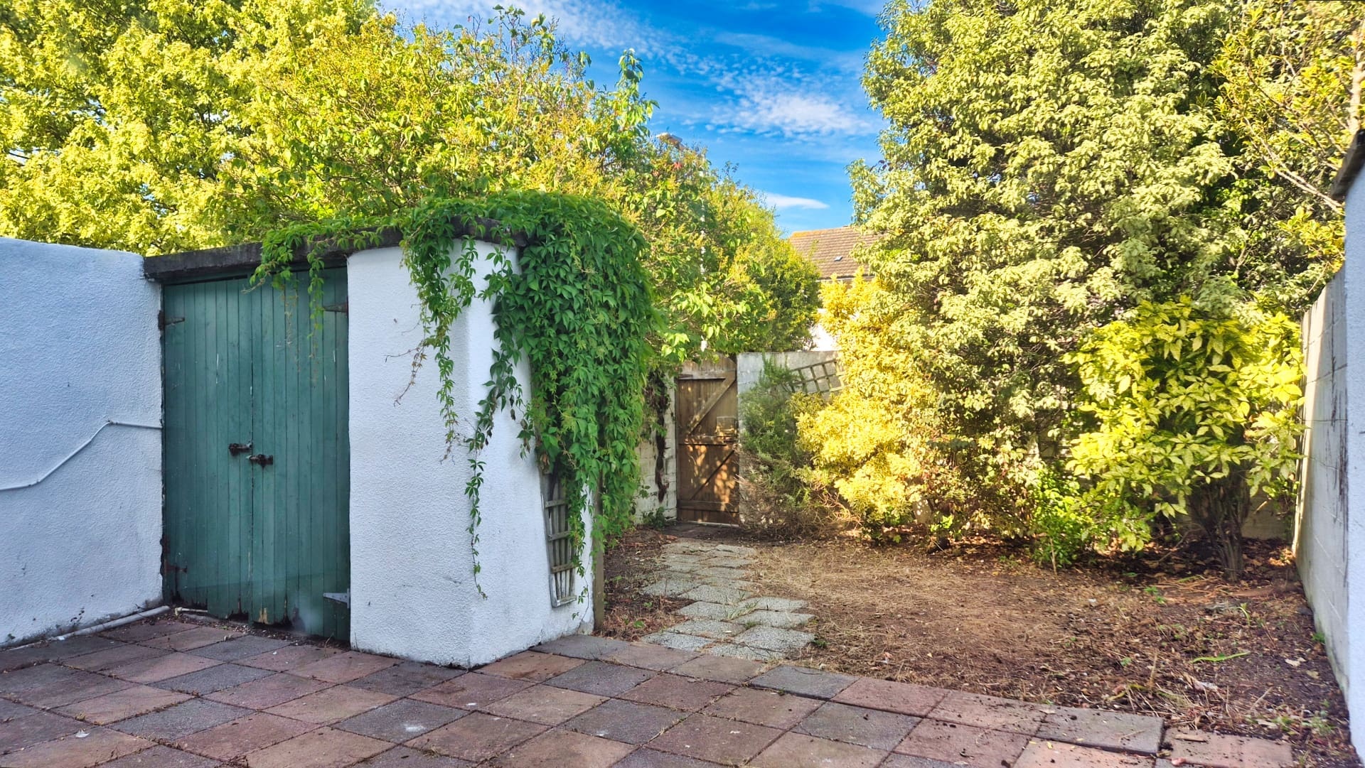 garden 38 Bayside Boulevard North, Sutton, D13